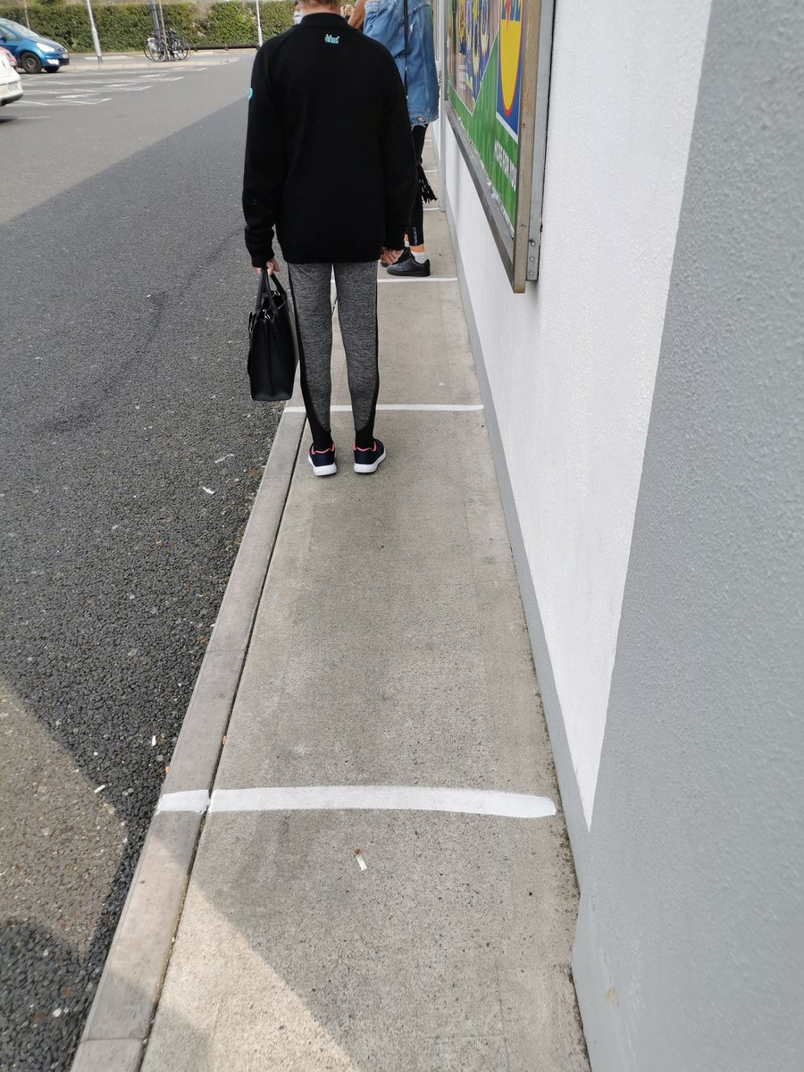 ojn2002's tweet photo. @lidl_ireland this is not 2 metres https://t.co/mC3MQIpQwI