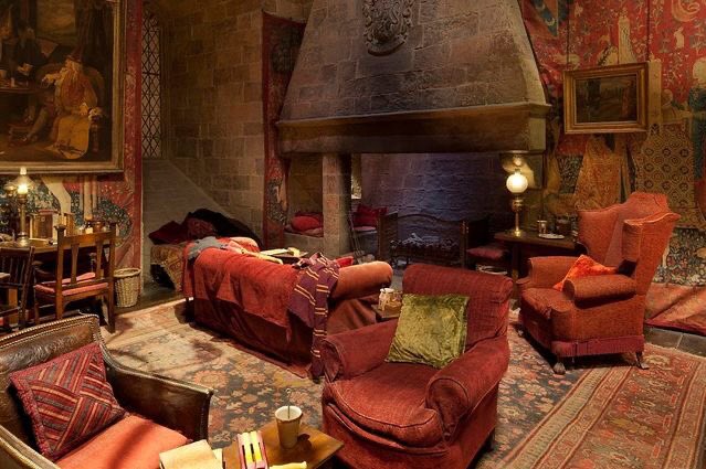 ⁎⁺˳✧༚ gryffindor' common room