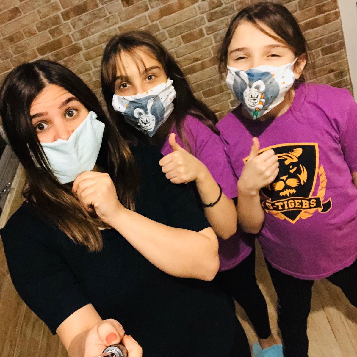 UgurOkullari's tweet photo. STEM çalışmaları kapsamında Uğurlu ortaokul öğrencilerimiz “Neden Kendi COVID-19 Maskemizi Yapabilmeliyiz?”, lise öğrencilerimiz ise “Matematiksel Modelleyelim: Coronavirus Nasıl Yayılır?” sorularına yanıt buldu ve kendi projelerini geliştirdi. 💹👍

#UğurluOlmak https://t.co/iUWvVsDjUM