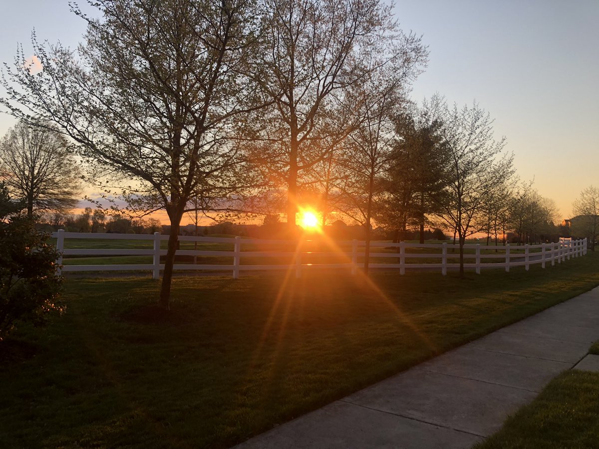 1Ivango1's tweet photo. Great to see the sunrise over the horizon. This wonderful #GoodFridayFast https://t.co/YOepo6tV22