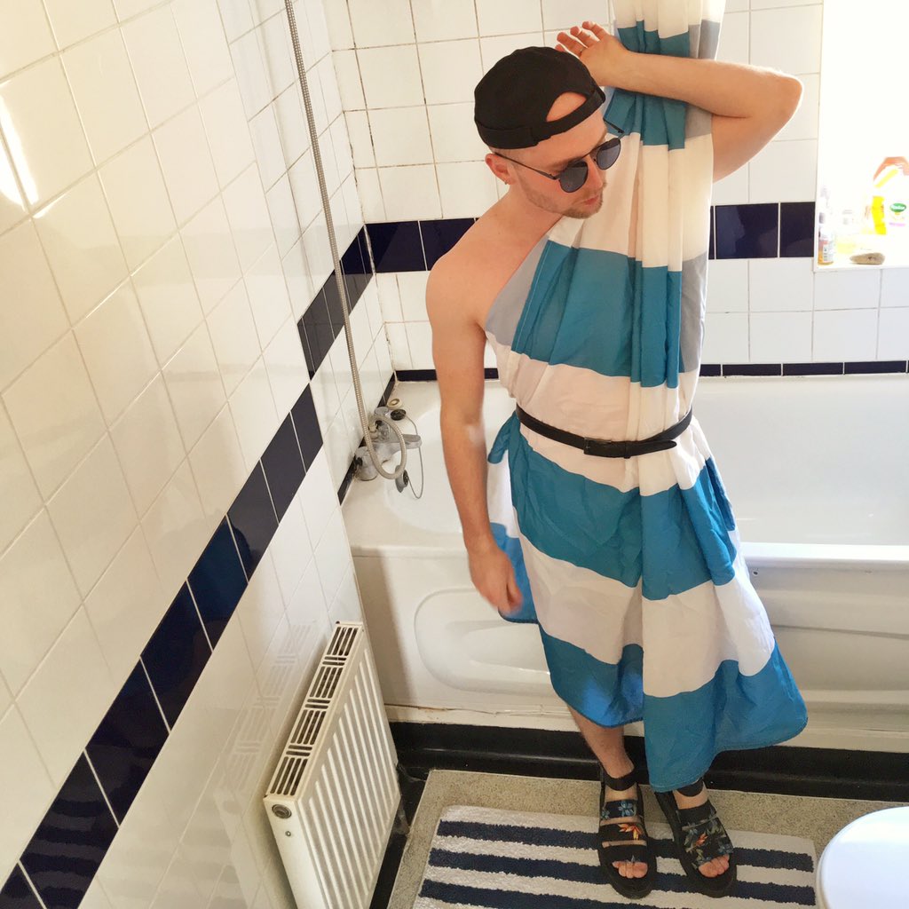 TobyCampion's tweet image. Day 17 in self-isolation:

went shopping for summer looks