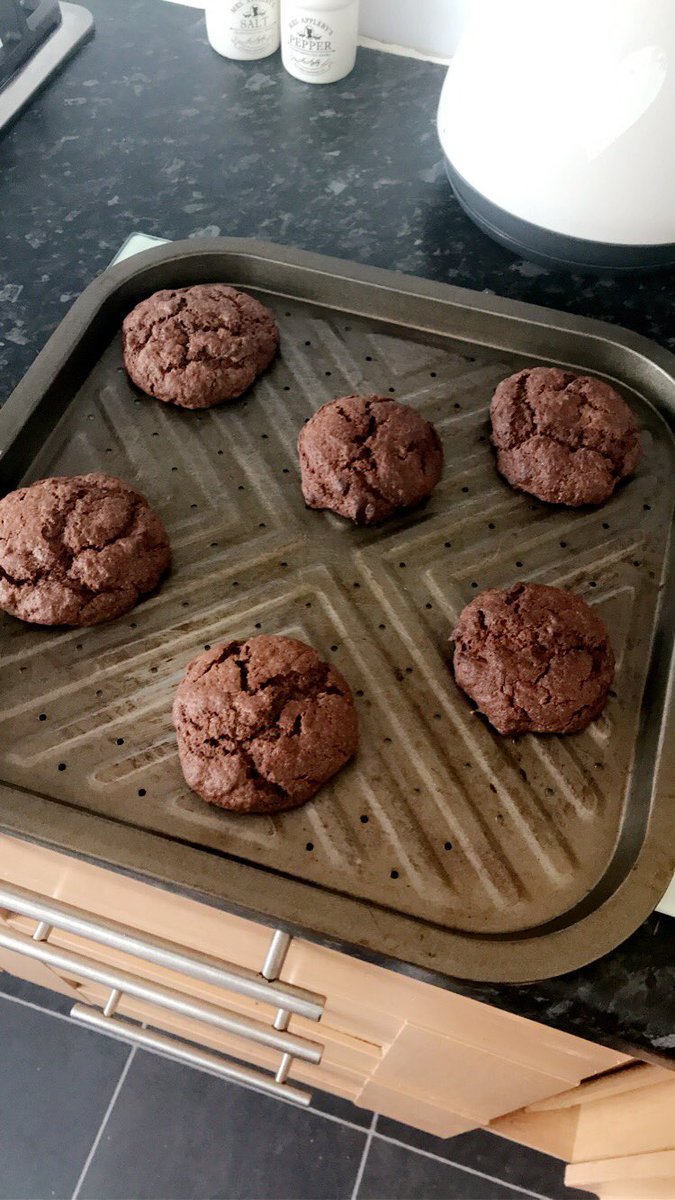 Amywhiteside1's tweet image. When your missing @GreggsOfficial double choc chip cookies during lock down, so you have to make your own 😬✌️🍪