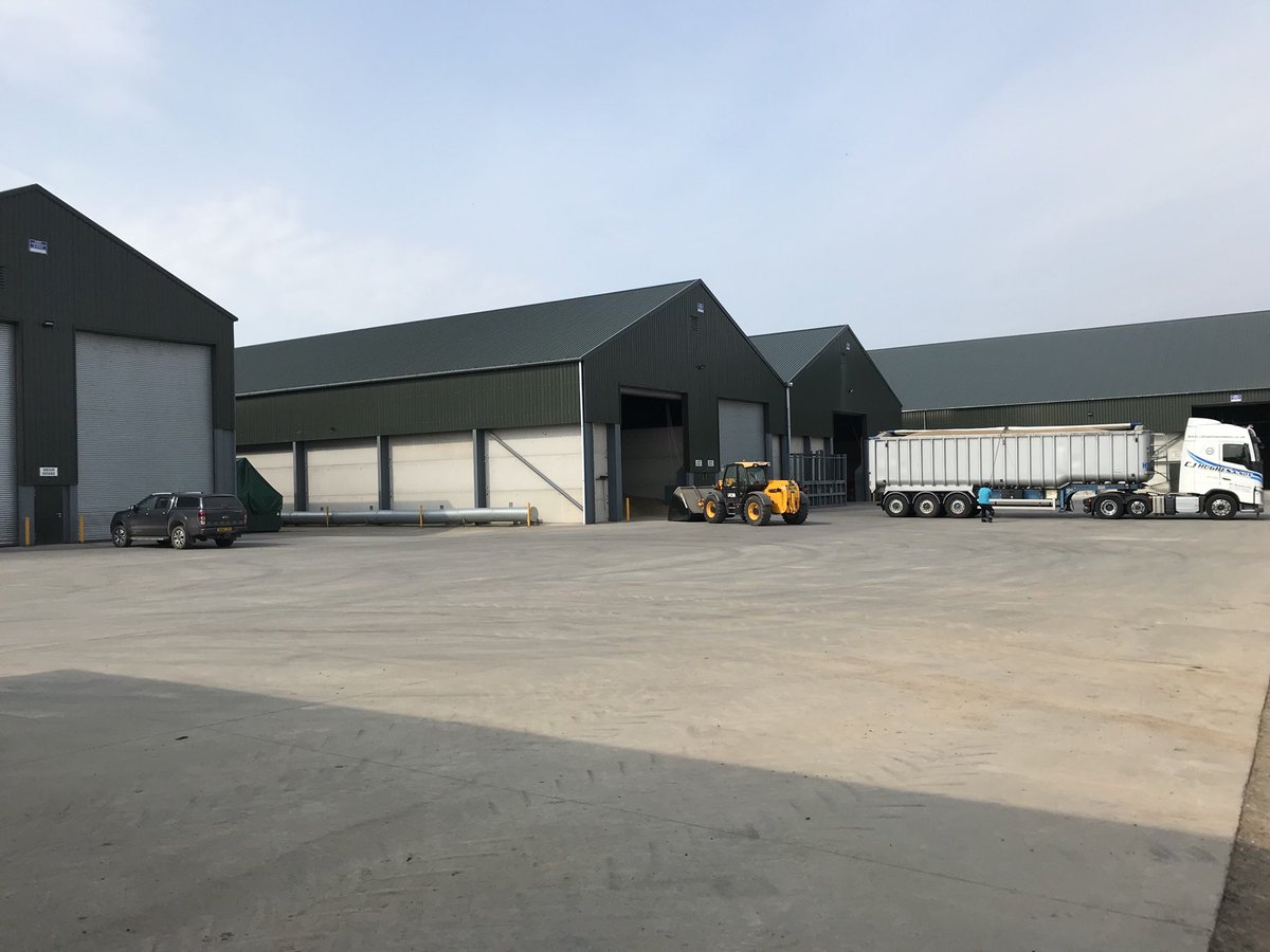 mertounfarms's tweet photo. 10 loads of grain out this morning, wheat, barley and oats. What a difference having all crops stored in one place! https://t.co/hP2sIhZSMG