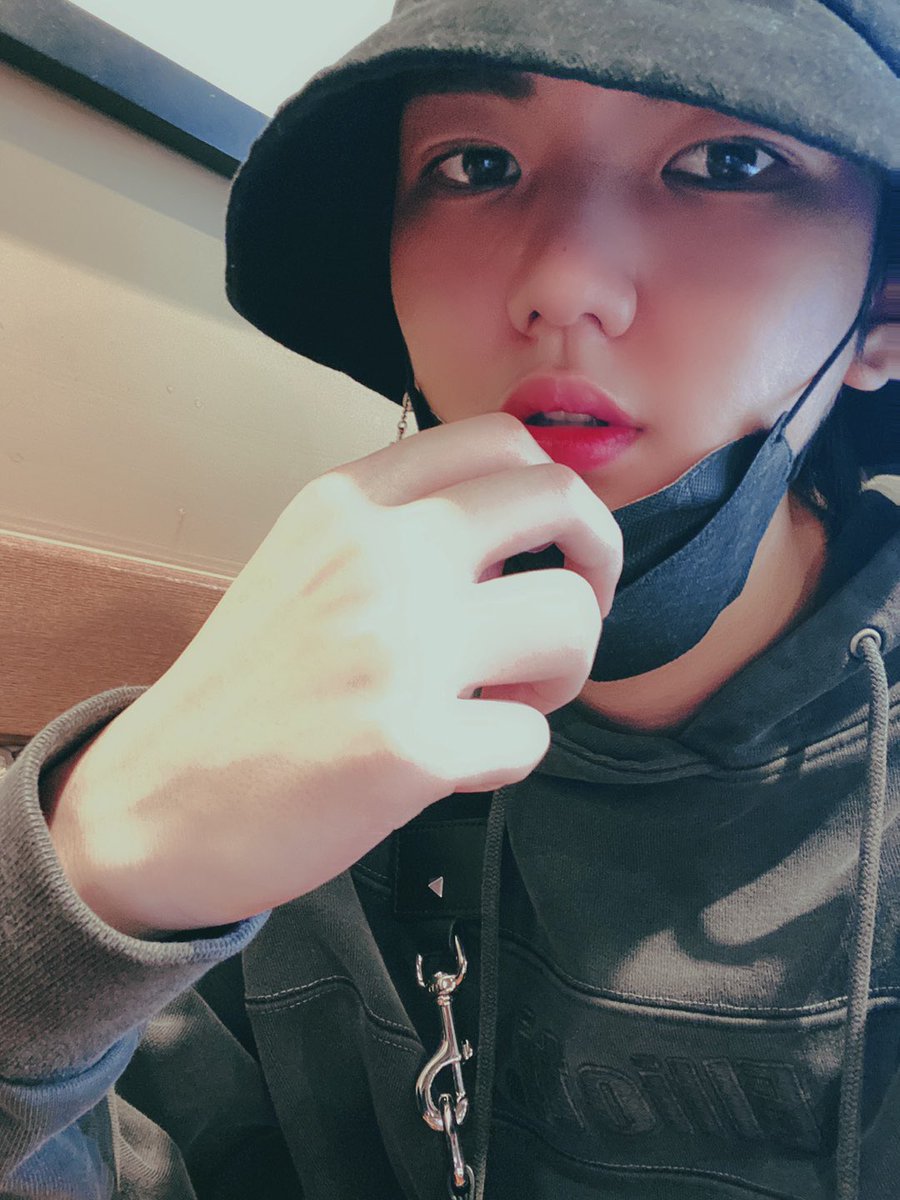 UP10TION's tweet photo. 쏙🙈 #업텐션 #환희 #보고싶어여😭😭 https://t.co/k2K5nqVZgr