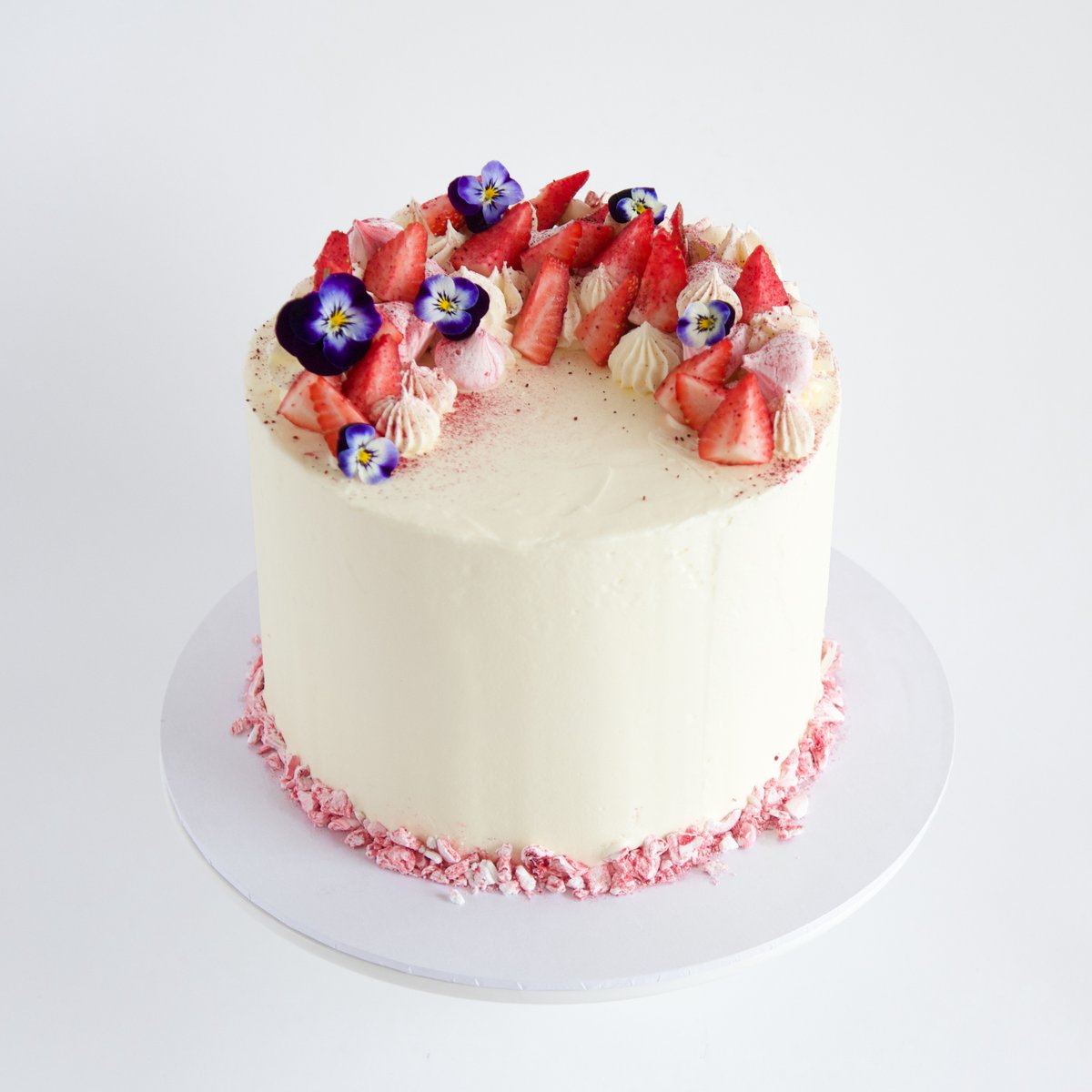 All of our cakes are baked to order and arrive to you on their best. We love adding fresh, tangy fruit in our cakes, we just can't live without! ❤️ This babe also comes in Vegan 😎😋
@Punk_cake_uk #NorthLondoncakes #Vegansoflondon #Strawberries #CrouchEnd 
 #MuswellHill