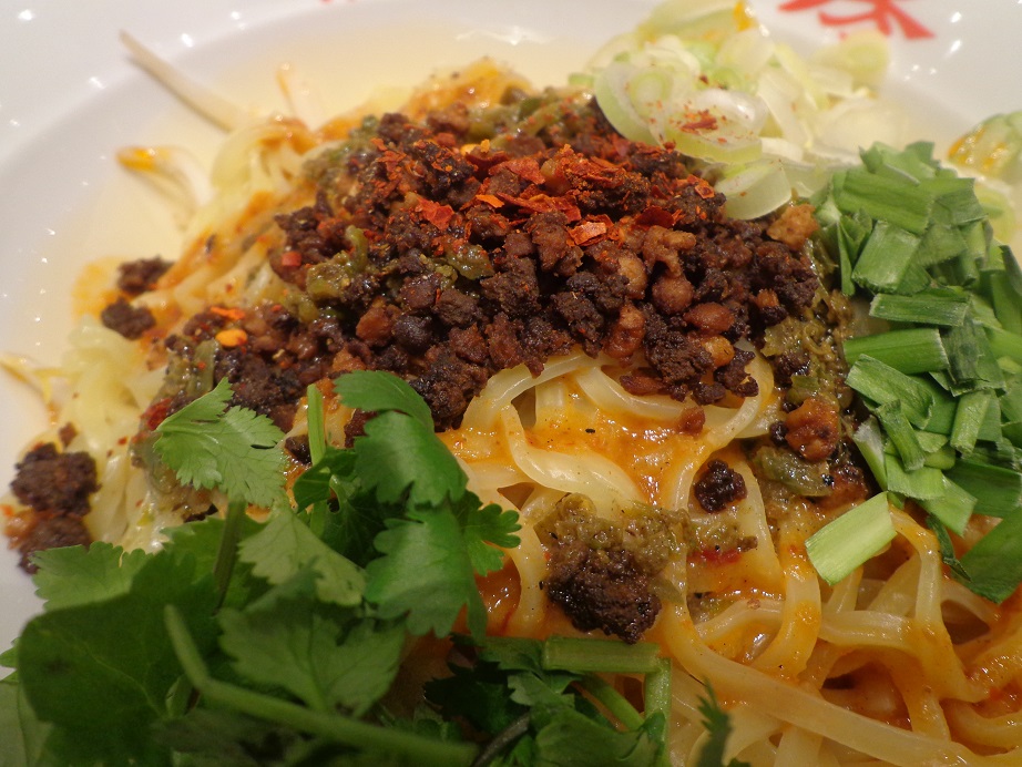 城元太 コストコで愛車に給油 113円 して 一般道でつくばイオンへ ペニーレインで食事しようとしたら 営業時間短縮のため18時閉店していた ある程度予想していたので 第二候補にしておいた イオン内のレストラン街の紅虎餃子房で 青山椒汁無し