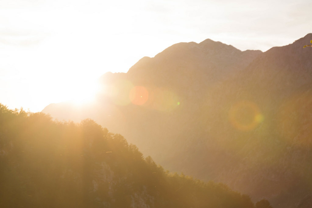 lukasboesch's tweet photo. Gegenlicht: Abendstimmung am Tertorespass https://t.co/dqgsW6ddVK