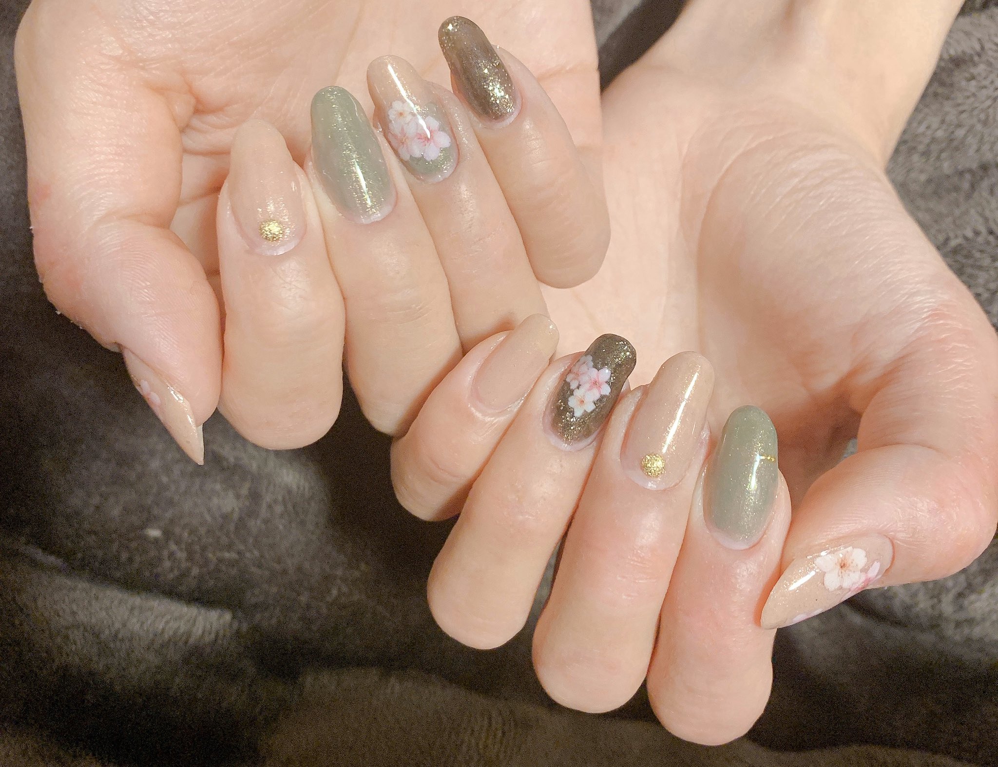 まろりん サクラnail 話題のキャンドゥの浮世絵ネイルを使用しました 1番お気に入りは親指に使用している 桜 というカラーのポリッシュです ˆoˆ 全部ラメがほんとに綺麗で これ100円でいいの ってなってる ストック欲しいなあ