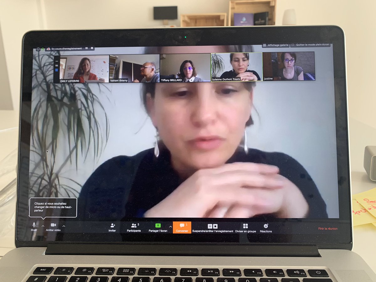 emy_digital's tweet photo. Aujourd’hui c’est formation “Facilitation d’ateliers #DesignThinking à distance” chez @emy_digital 

Avec @EmilyLefebvreUX @solenneduthoit @styff8 @jpgraphie et Thierry Fabiani 🚀 https://t.co/R4nj4UFatx