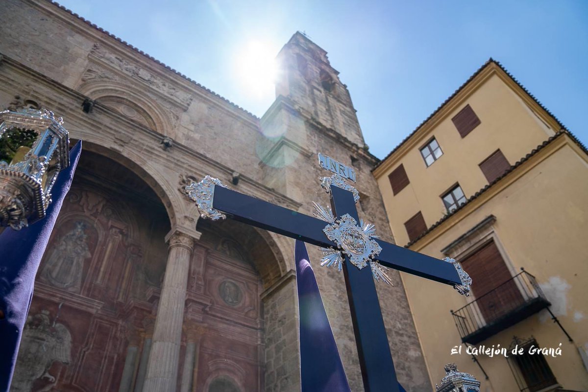 HumildadGranada's tweet photo. [13:45] la Cruz de Guía sale a la calle, comienza nuestro discurrir hacia el Campo de Príncipe.
📷 El callejón de Graná. 
#HumildadySoledad20 #SemanaSanta2020 #3delatarde #SiempreHumildad #Granada https://t.co/qvtCYqtQeD