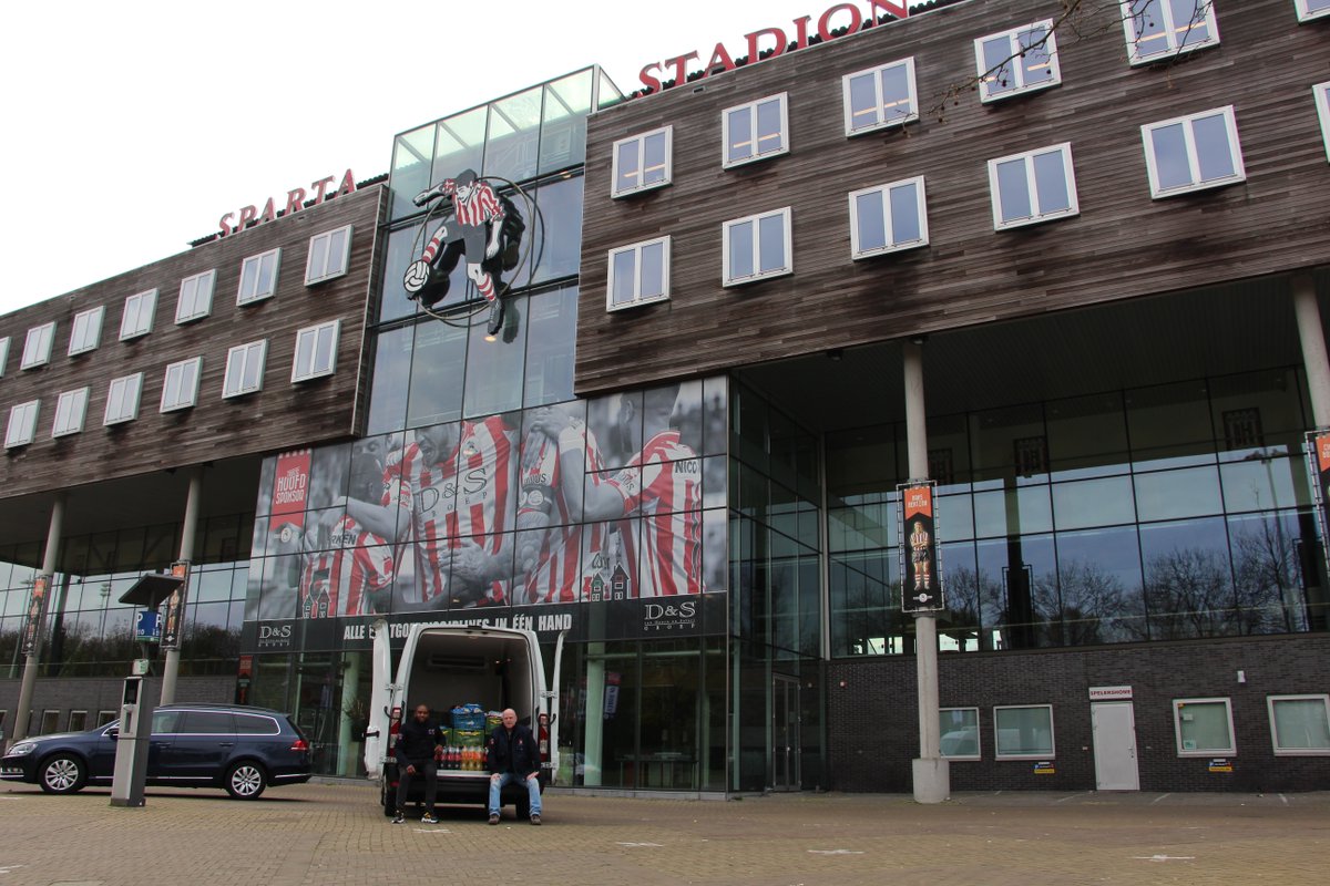 De voorraad van onze publiekscatering is door Via Sparta Events gedoneerd aan het Leger des Heils. Via Sparta Events is een samenwerking tussen <a href="/vdlindecatering/">vanderlindecatering</a> &amp; <a href="/SpartaRotterdam/">Sparta Rotterdam</a>