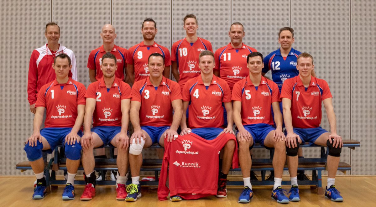 VIVES Volleybal (@vivesvolleybal) on Twitter photo 👀 Gezocht! Trainer/coach voor VIVES H1 (2e divisie)
Ben jij toe aan een nieuwe uitdaging? Dan ligt hier je kans! Wij zijn op zoek naar een nieuwe enthousiaste trainer voor VIVES H1.
✉ Mail: bestuurslidtc@vives-volleybal.nl
ℹ️ Meer info: bit.ly/VIVESHS1 👀 Gezocht! Trainer/coach voor VIVES H1 (2e divisie)
Ben jij toe aan een nieuwe uitdaging? Dan ligt hier je kans! Wij zijn op zoek naar een nieuwe enthousiaste trainer voor VIVES H1.
✉ Mail: bestuurslidtc@vives-volleybal.nl
ℹ️ Meer info: bit.ly/VIVESHS1