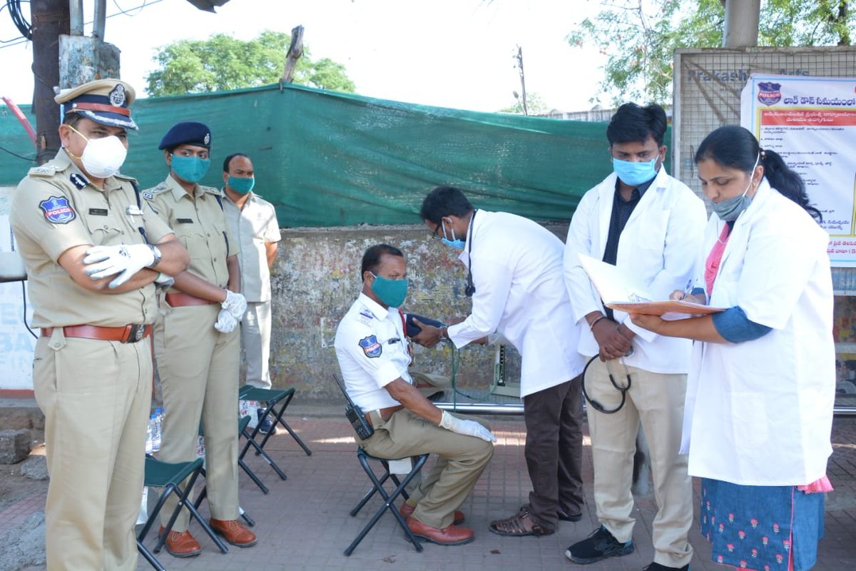 MalkajgiriCop's tweet photo. With the help of Doctors volunteers #Rachakonda_Police started a #HealthCheckup camp for police personal on 24x7 duties at check posts. #CP_Rachakonda inaugurated & distributed #Vit_C tablets. DCP Malkajigiri, Addl DCP Admin & staff present.
@TelanganaDGP @cpcybd @hydcitypolice https://t.co/MnD3rbpEcO