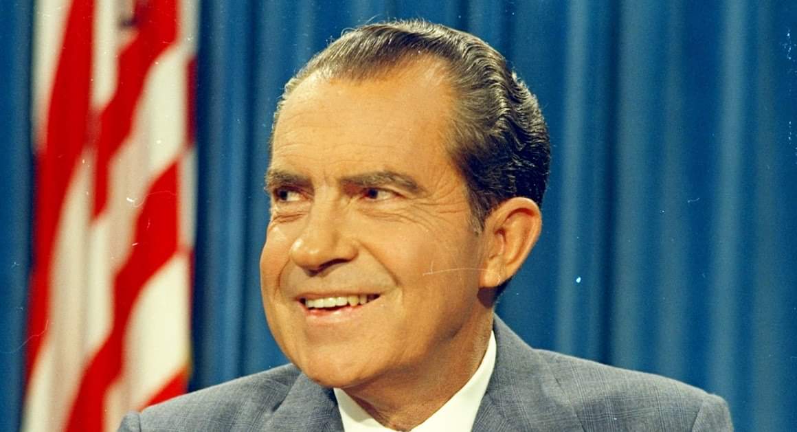 Du côté des Etats-Unis, l'administration de Richard Nixon recherchaient des relations + étroites avec la Chine : - comme levier dans ses négociations de paix pour sortir de la Guerre du Vietnam.- et surtout créer des liens avec la Chine pour contenir l'empire soviétique.