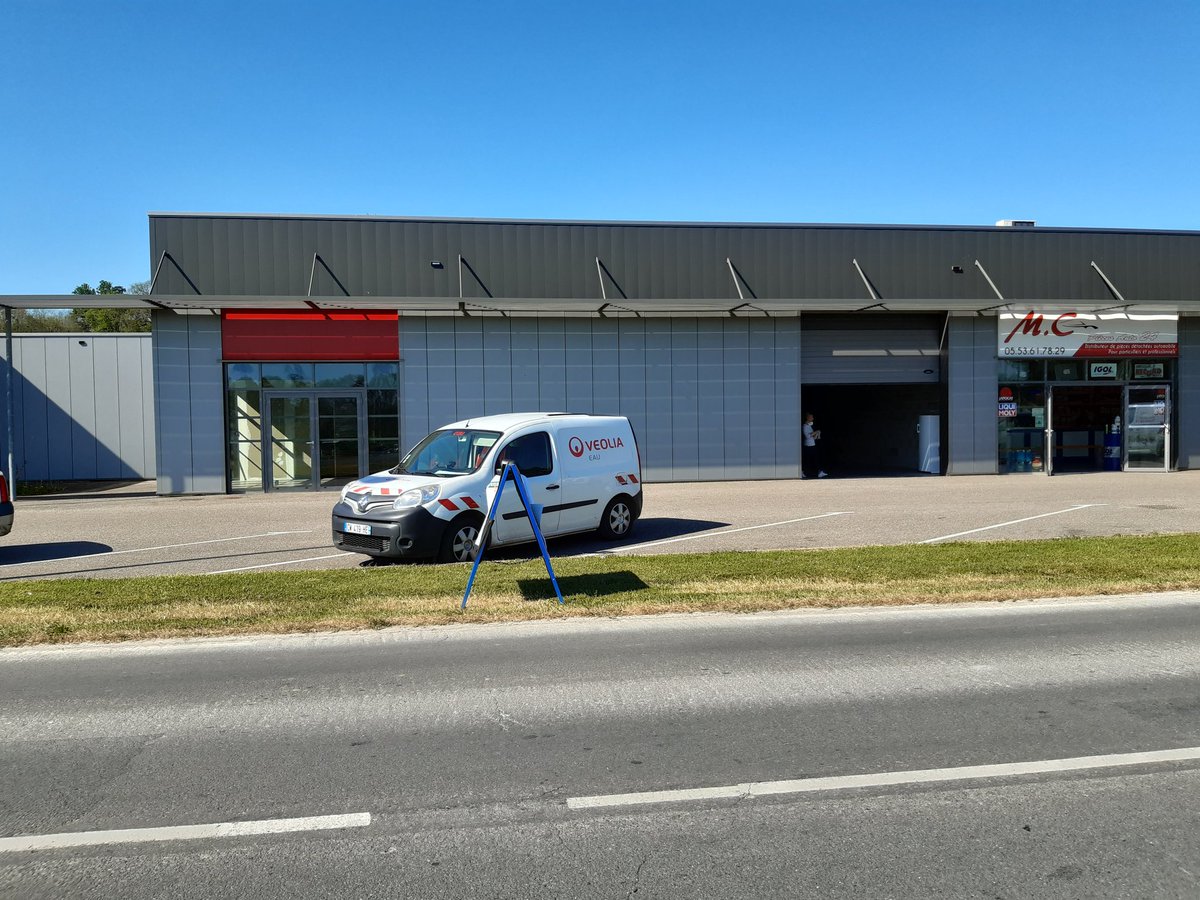 MartinE61517791's tweet photo. Le P'tit Local Fermier #Dordogne @VeoliaBergerac un des #servicesessentiels qui aident d'autres services essentiels #lepetitlocalfermier @Lacab.fr #RD660Creysse pour que vous puissiez consommer local avec l'aide de nos #producteurslocaux , enlèvement sur place. https://t.co/Y9dkcsx8Z9