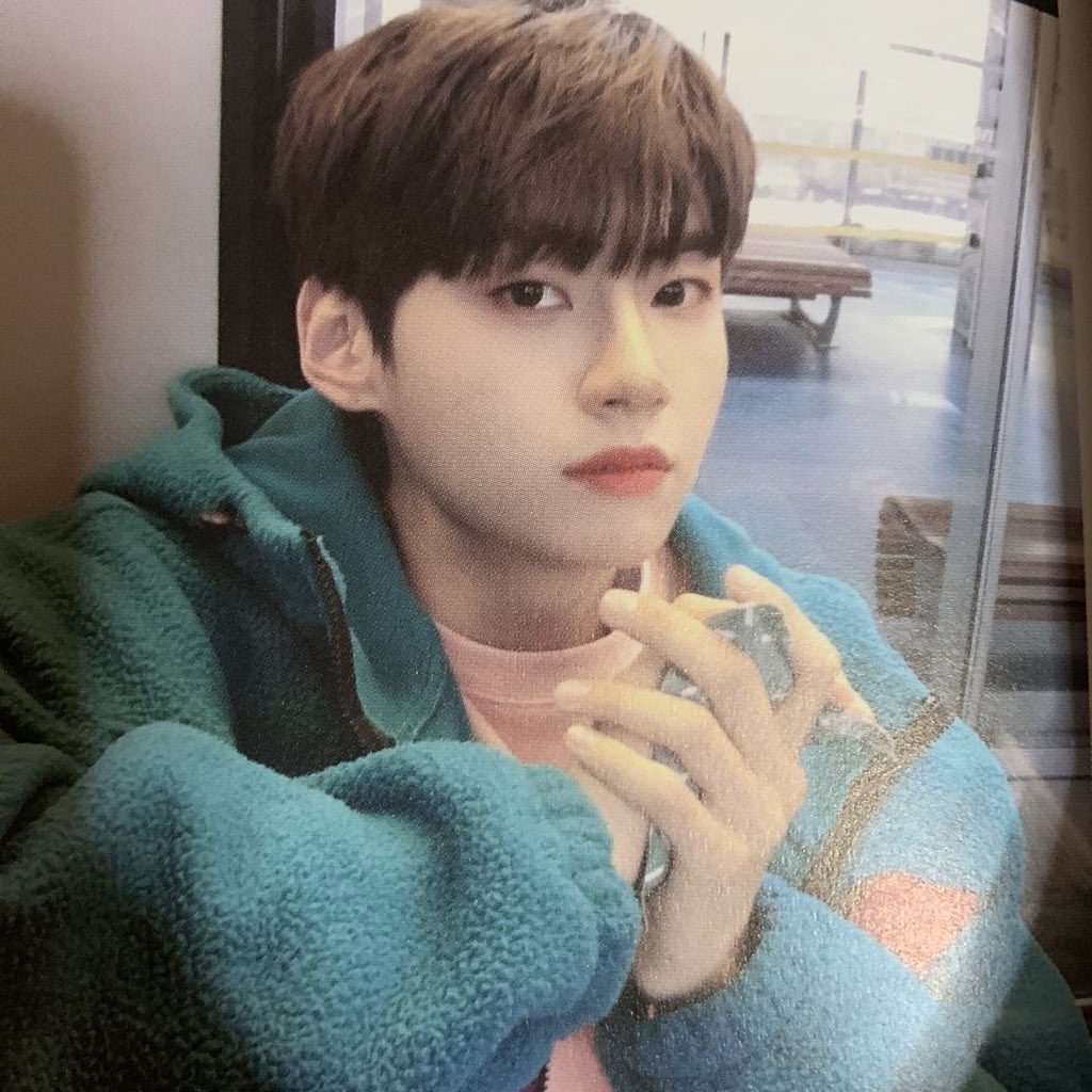 June8th1996's tweet photo. 포토북 만족도 완죤 극상임 .. 생각해보면 ? 스럽지만 매 달 강쥐가 기록한 추억들을 볼 수 있는게 넘후 좋음 .. 글고 지녀기가 잘생겻어 https://t.co/sEy2y5VnV2