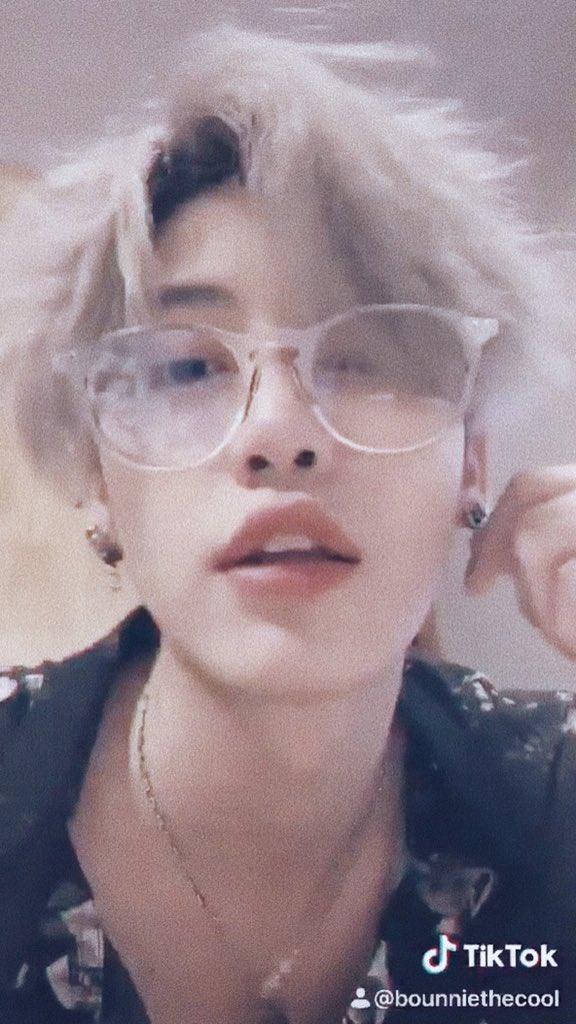 SevenXemok's tweet photo. You know that feeling？I’m dying......
Mom，He is so handsome！！！！！
I love he❤️❤️❤️❤️❤️❤️❤️❤️❤️
真tm帅，艹，他好绝......我可以！！！啊啊啊啊啊啊啊啊啊啊啊
🌟🌟Focus him！！！
Tic Tok ID：bounniethecool

@bb0un 
@BounPrem_TH 
@ChaDiecide 
#bb0un 
#bounprem
#AlwaysBeWithBoun https://t.co/HsNLmSj5Ab