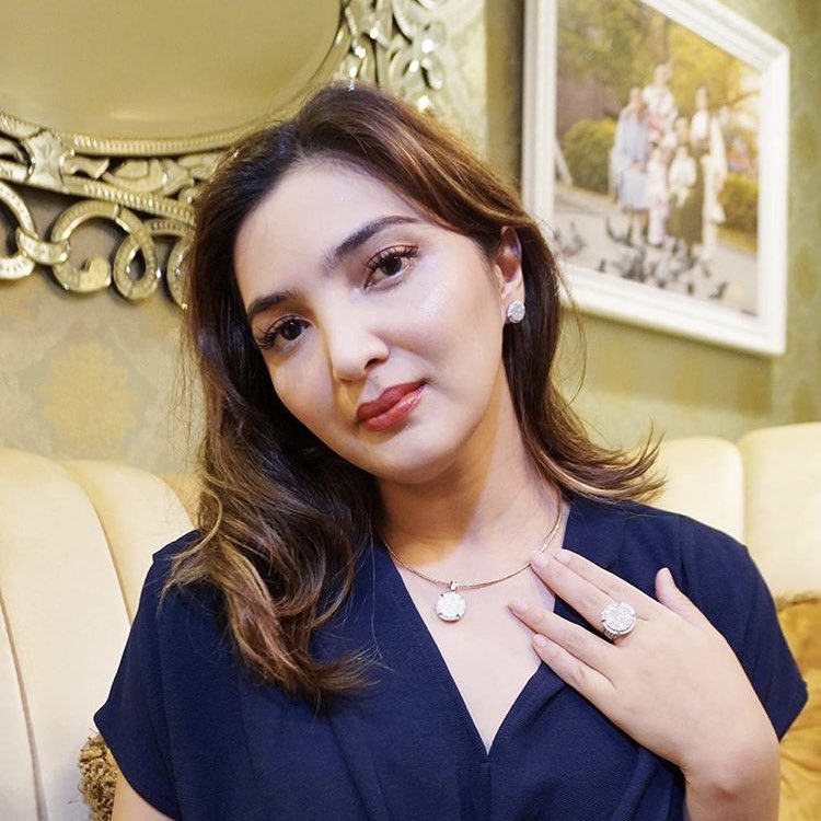 REBAHANclsd's tweet photo. Bunda ashanty mau pamer cincin https://t.co/7Fui1F65TG