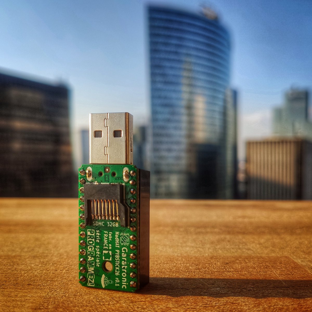 philippeminerve's tweet photo. Aujourd'hui c'est jour de beta test d'une nouvelle carte @garatronic programmable en #micropython & #arduino à base de #STM32 #CortexM4 #OTG. Le tout produit en #France. Nom de code #PYBStick26 ! Miam 😍 A suivre... https://t.co/HOOLV2VwhZ
