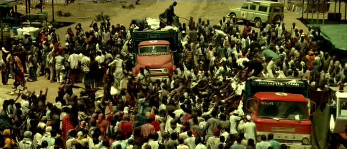 Redeye 我社の朝礼風景 マスクはアイディード将軍 会社 の物だ 手を消毒した者から受け取れ ｳｧｱｱｱｱｱｱｱｱ T Co Xwclq73rz5 Twitter