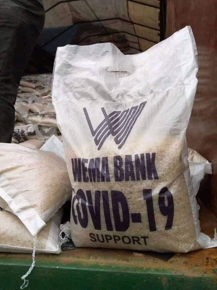 dockyminary_01's tweet photo. Wema bank is the smartest of all banks, instead of donating money to the government, they decided to do this... https://t.co/aFiOR6SxrP