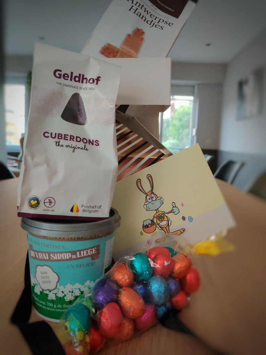 UnixSolutions's tweet image. Dit jaar vonden onze medewerkers geen attentie voor Pasen terug op hun bureau. In plaats daarvan lieten we onze paashaas een pakketje met enkele typisch Belgische producten - én paaseitjes uiteraard - afleveren bij hen thuis.
#staysafe #kooplokaal #koopbelgisch