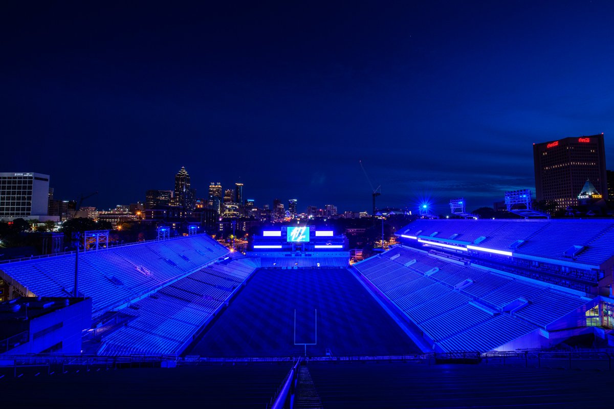 GeorgiaTechFB's tweet image. Bobby Dodd Stadium in 🔵 🔵 🔵 last night to honor healthcare and essential workers working tirelessly to keep us safe 💙

#LightItBlue #ATLStrong #SwarmStrenGTh

buzz.gt/BDS-LIB-200409