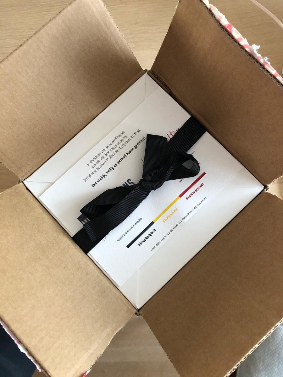 UnixSolutions's tweet image. Dit jaar vonden onze medewerkers geen attentie voor Pasen terug op hun bureau. In plaats daarvan lieten we onze paashaas een pakketje met enkele typisch Belgische producten - én paaseitjes uiteraard - afleveren bij hen thuis.
#staysafe #kooplokaal #koopbelgisch