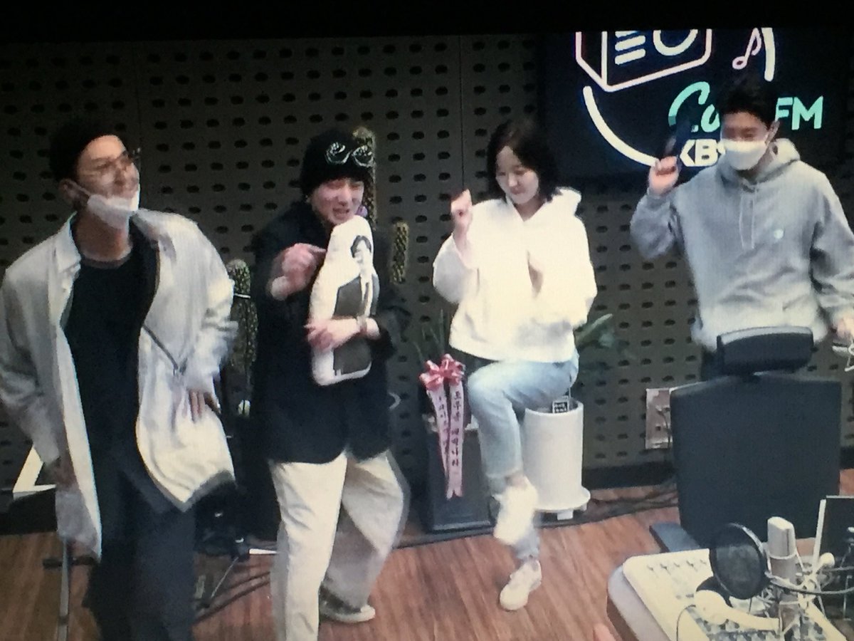 xxiqueennn's tweet photo. cuteeeeeee dancing #ddeum 💙 https://t.co/EMmjC56vcx