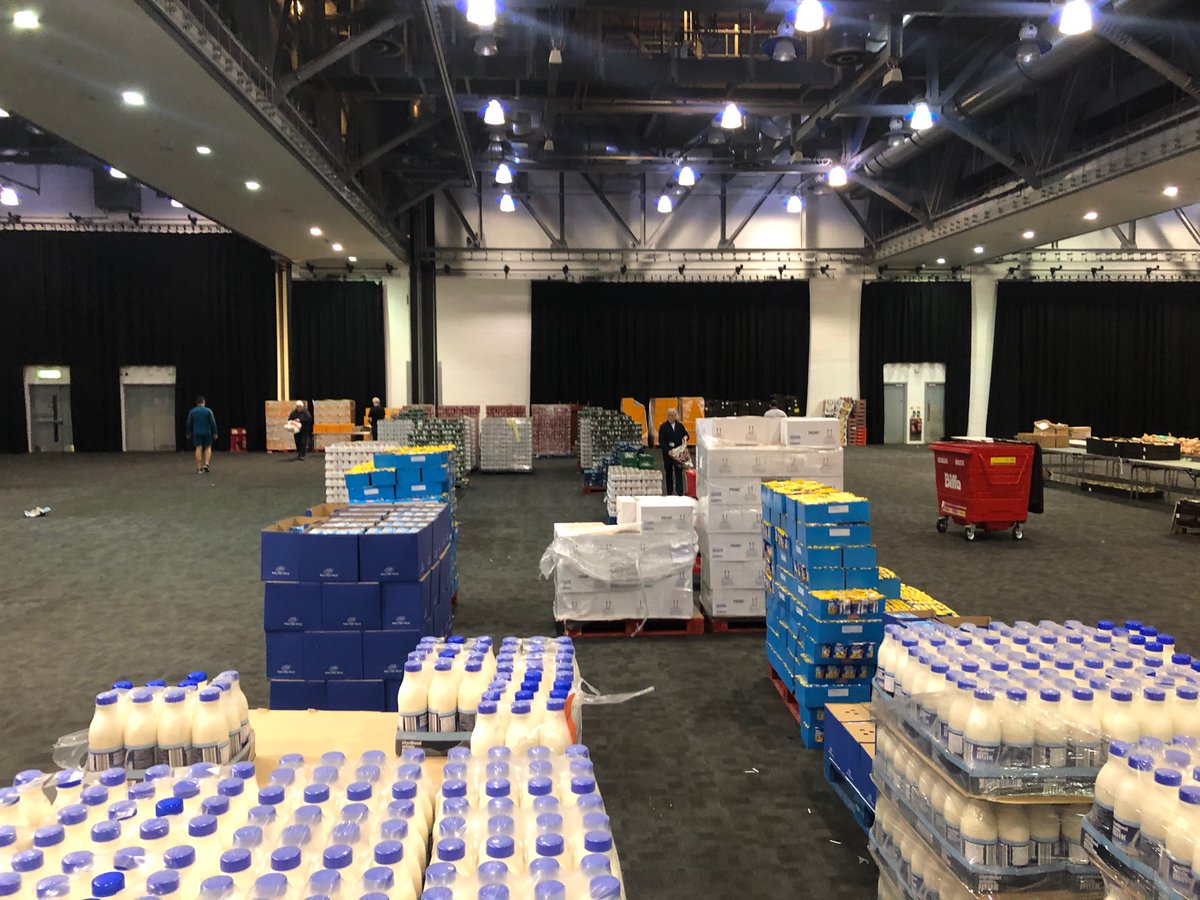 sreddy100's tweet photo. Very proud of all council teams working to manage emergency food supply to hundreds of people every day. Thanks to Aldi for deal on the food and all the bags 👍 Liverpool Council - One Team 👍😁 https://t.co/unUUJC11Y1