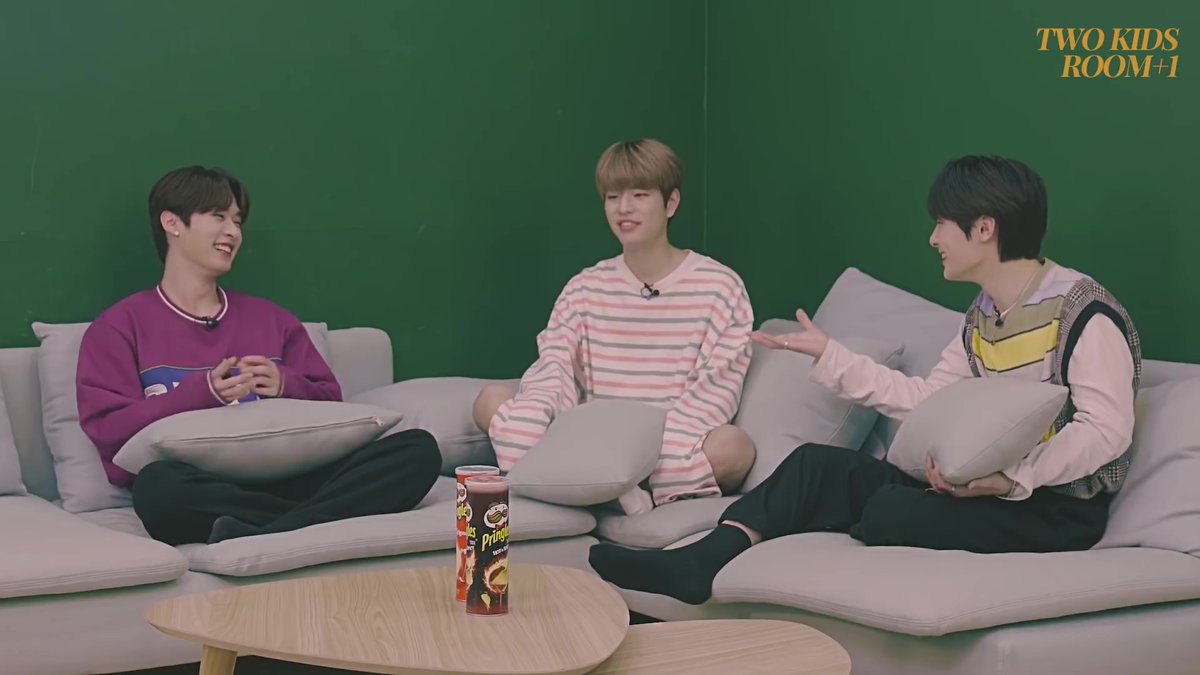 minho to seungmin: "you do have charming looks...very handsome"seungmin: "oooh...this is my first time hearing something like this from this hyung"minho: "because it's a broadcast"jeongin: "it's business~"