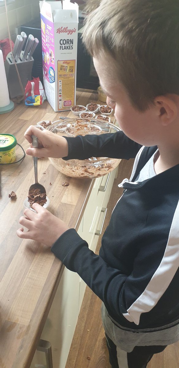 lauralizzylee's tweet photo. @HMillSchool easter cornflake cakes #nominieggs https://t.co/ieiZSvts5Y