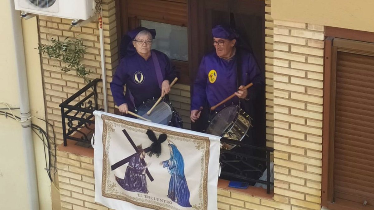 Calanda se adapta al confinamiento y ‘rompe la hora’ desde los balcones 

Informa | Íñigo Tobes (<a href="/RTVEaragon/">RTVEAragón</a>)

🔗rtve.es/a/5555132
