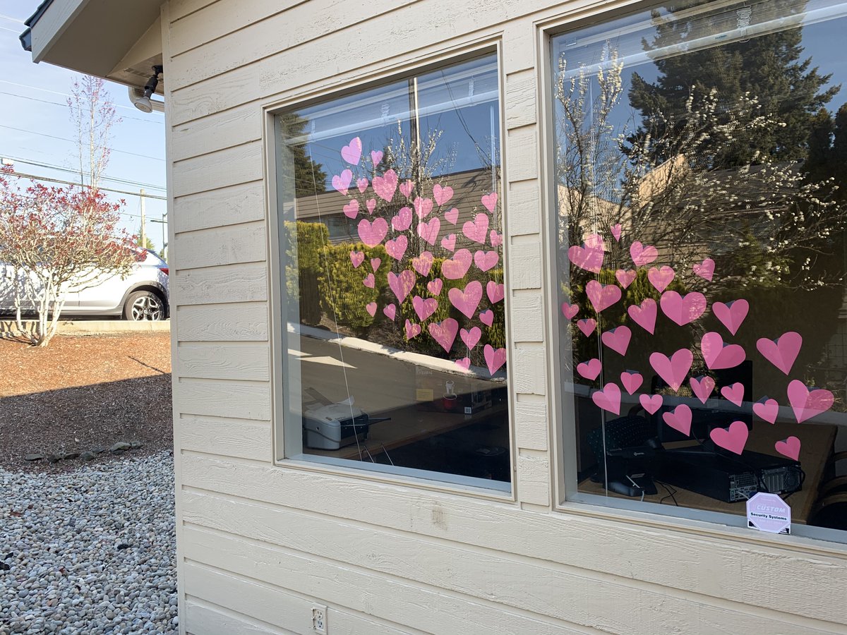 EDCU_WA's tweet photo. Our Olympia Financial Center showing their love!
#aworldofhearts #inthistogether #tumwater #olympia #lacey #thurstoncounty #peoplehelpingpeople #creditunions #eDCU #FridayMotivation #COVIDー19 https://t.co/zWwjTAM0fh
