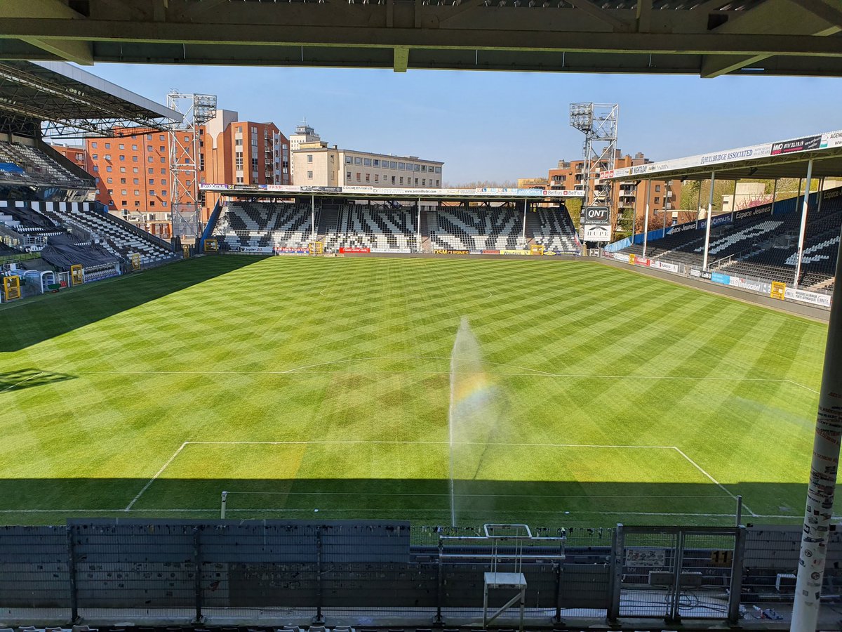 AimeLhermite's tweet photo. Par ce temps difficile,  nous continuons à entretenir notre terrain 👍💪🌿
#l'hermite Aimé 
#sportingdecharleroi https://t.co/v66uz5f8dI
