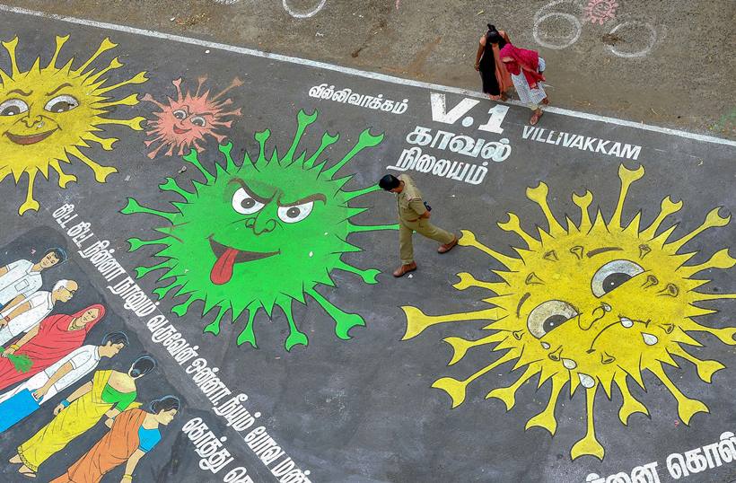 IndianExpress's tweet photo. People cross over a graffiti, painted to create awareness in the wake of #coronavirus pandemic, during the nationwide lockdown, in Chennai. 

See more: https://t.co/NHFsRxuz48 https://t.co/M3jUFXiu2l