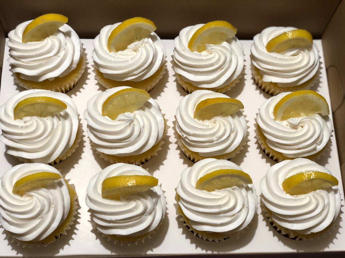 Chesserts's tweet image. Cupcake Friday! Fresh lemon with buttercream icing. #lemon #cupcakes #bakedtoorder #deliveredfresh #Texas #Dad will love these @IdahoEvan