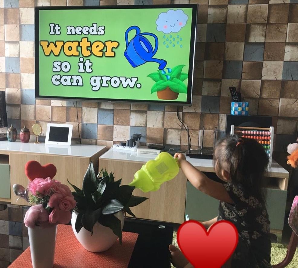 MsSyaraSaifudin's tweet photo. E-learning by #msukids π©π»βπ«π¨π»βπ« Well done parents, children, interns and teachers β€οΈ Theme of the week : Plants & Flowers π±π» (video, worksheet, role play, station, art & craft) #earlychildhoodeducation #RMO @MSUmalaysia @MohdShukriYajid @JunainahAH https://t.co/2gkvcXodcs