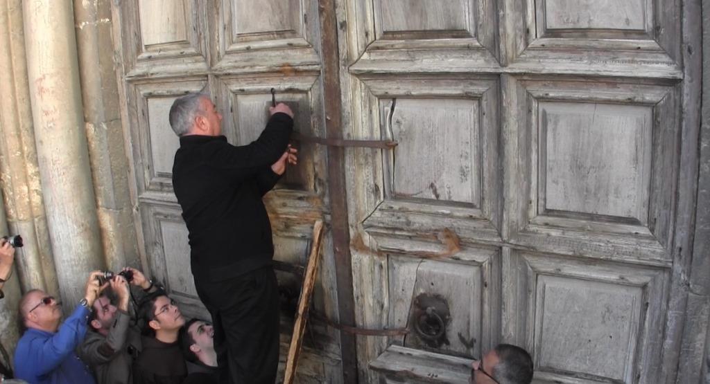 This arrangement has persisted as no Christian sect will trust the others with the key. Every morning and evening 2 armed Israeli soldiers accompany a member of the Joudeh family, who brings the door’s key to a member of the Nusseibeh family, who unlocks or locks the door.