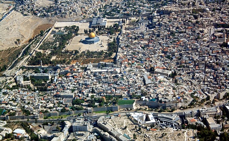 So for hundreds of years the holiest site in Christianity has been opened and closed by Muslims. It’s one of the many fascinating facts of the city of Jerusalem. Learn more about the historic places in Jerusalem from a Muslim perspective on our website:  https://bit.ly/3efBeHI 