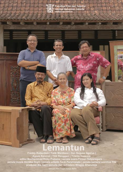 Seorang ibu mewariskan lemari ke anak-anaknya.

Salah satu film pendek Indonesia terbaik yang pernah aku tonton. Berulang kali nonton tetap dibuat terbahak, dan usap-usap air mata. 

Sebuah film tentang keluarga dan kasih sayang ibu. Tonton deh! youtu.be/AfchZ4kfFMc