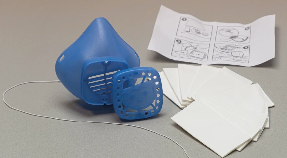 Clickeros_'s tweet image. A partir del 14 de abril #Playmobil sacará a la venta de forma internacional unas mascarillas reutilizables con filtros a un precio de 4,99€ de los cuales 1€ irá a parar a la Cruz Roja Alemana.