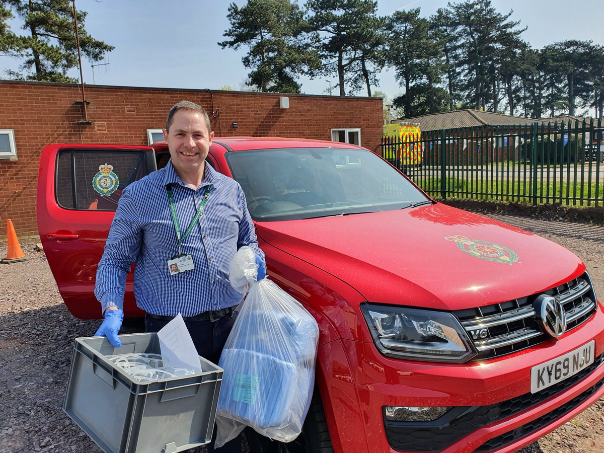 Dropping off more essential PPE around Leicestershire and Northamptonshire today in the sun, and everyone I've seen today has been smiling! Awesome work everyone, try and rest when you can. #teamEMAS #ambulance #emas