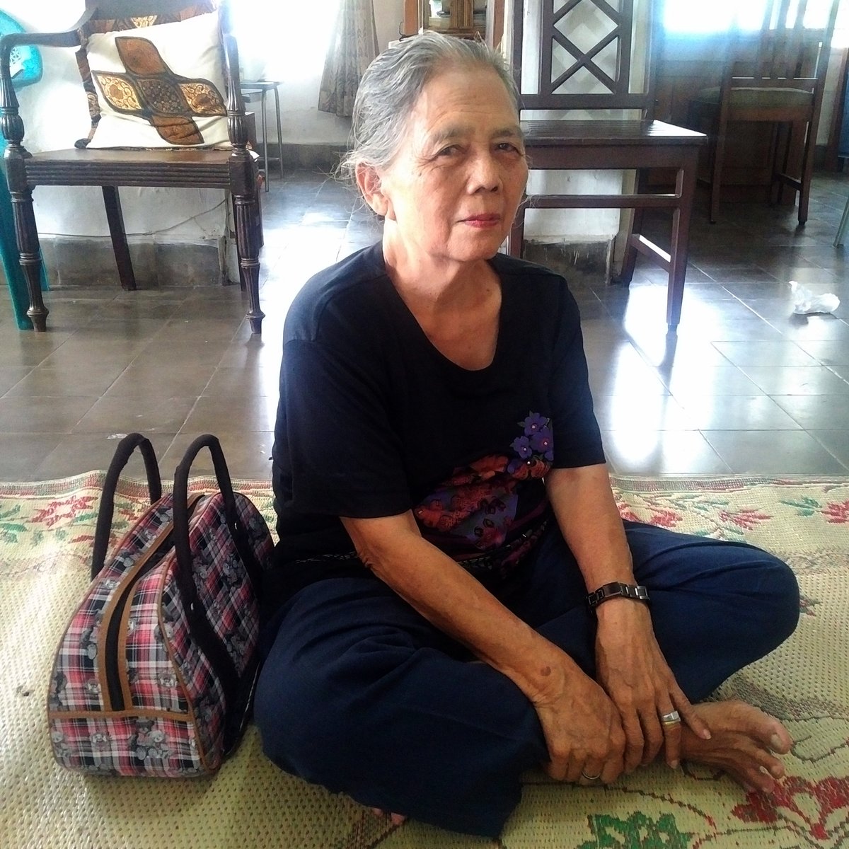This is Magdalena, an important character in the book. She was not politically active, but worked at a t-shirt factory and was a member of the union. So in 1965, they took her away for a long time. She now lives in poverty in Solo, Indonesia.