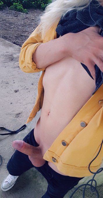 1 pic. Catching some nice, fresh air. Nothing weird about that, right? Dont call me slooty!
#femboy https://t