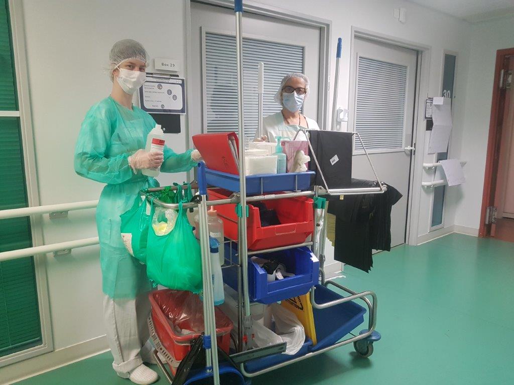 CHUdeToulouse's tweet image. l n'y a pas de répit quand on se bat contre un virus aussi contagieux toutes nos équipes le savent dont nos ASH à qui nous souhaitons à nouveau rendre hommage 👍
Vous êtes toutes et tous formidables 😍
#TousMobilisés
#OnNeLâcheRien
#EnsembleContreleCovid19 
#COVID19