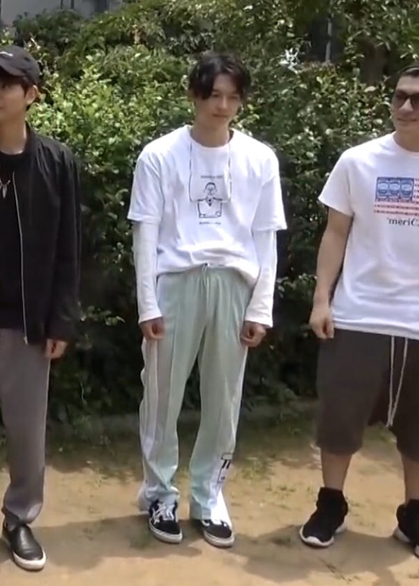 まる 私服の系統がドンピシャでそこから彼が気になったくらいには北斗くんの私服好きなんだけど 自称松村北斗の私服担 その中でも印象に残ってるこの時のスタイルと似ててちょーーーー好き ってなっちゃった エーーン北斗くん好き T T 2枚目の北斗 まる 私服の系統がドンピシャでそこから彼が気になったくらいには北斗くんの私服好きなんだけど 自称松村北斗の私服担 その中でも印象に残ってるこの時のスタイルと似ててちょーーーー好き ってなっちゃった エーーン北斗くん好き T T 2枚目の北斗