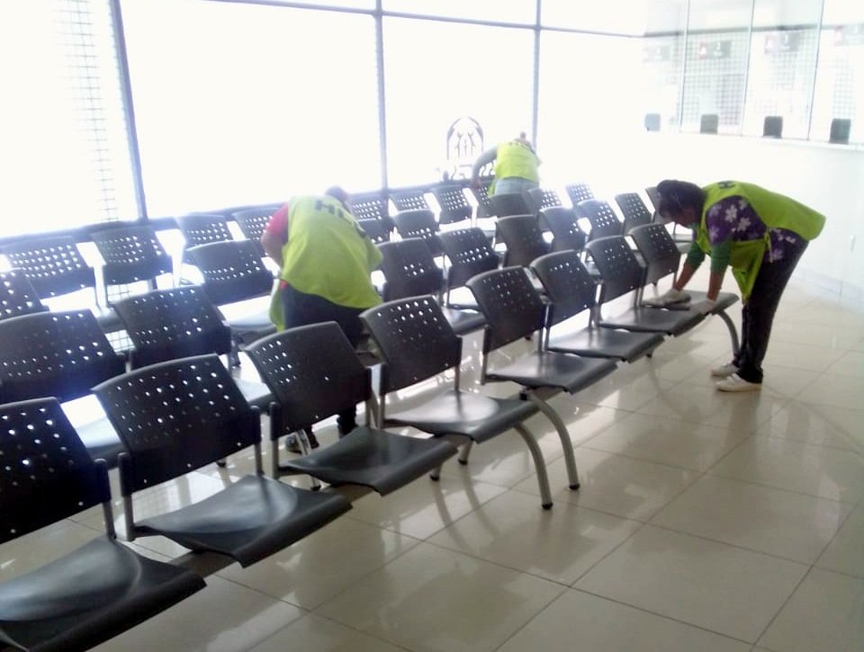 Para seguridad de derechohabientes y trabajadores ante el #COVID19, ISSSTESON realiza tareas de sanitización en banquetas, sillas, módulos de atención, pasamos, puertas y paredes en clínicas, CIAS, Módulos y Hospitales del Instituto en el Estado.
#SomosISSSTESON #QuédateEnCasa