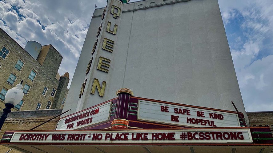 The Queen Theatre in Bryan, Texas evokes some  #WizardOfOz emotions with their marquee message to audiences  http://thr.cm/vztWnCp 