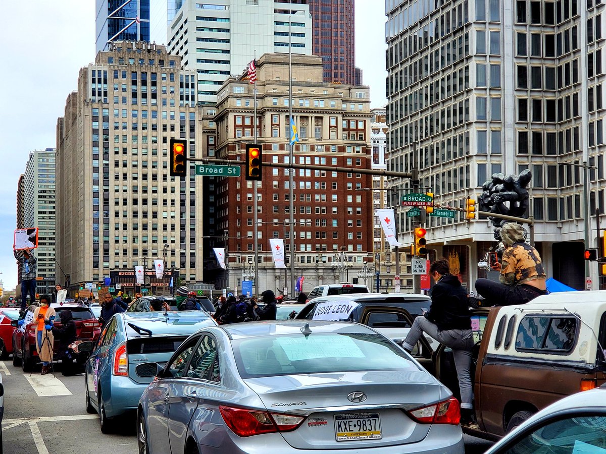 DA_LarryKrasner's tweet image. This moment calls for everyone with power to put the people before politics. That famous &quot;Philly progressivism&quot; is a damn lie if we don&apos;t do all we can to save our most vulnerable neighbors from #COVID19. 

😷 up, ✊🏽 up.